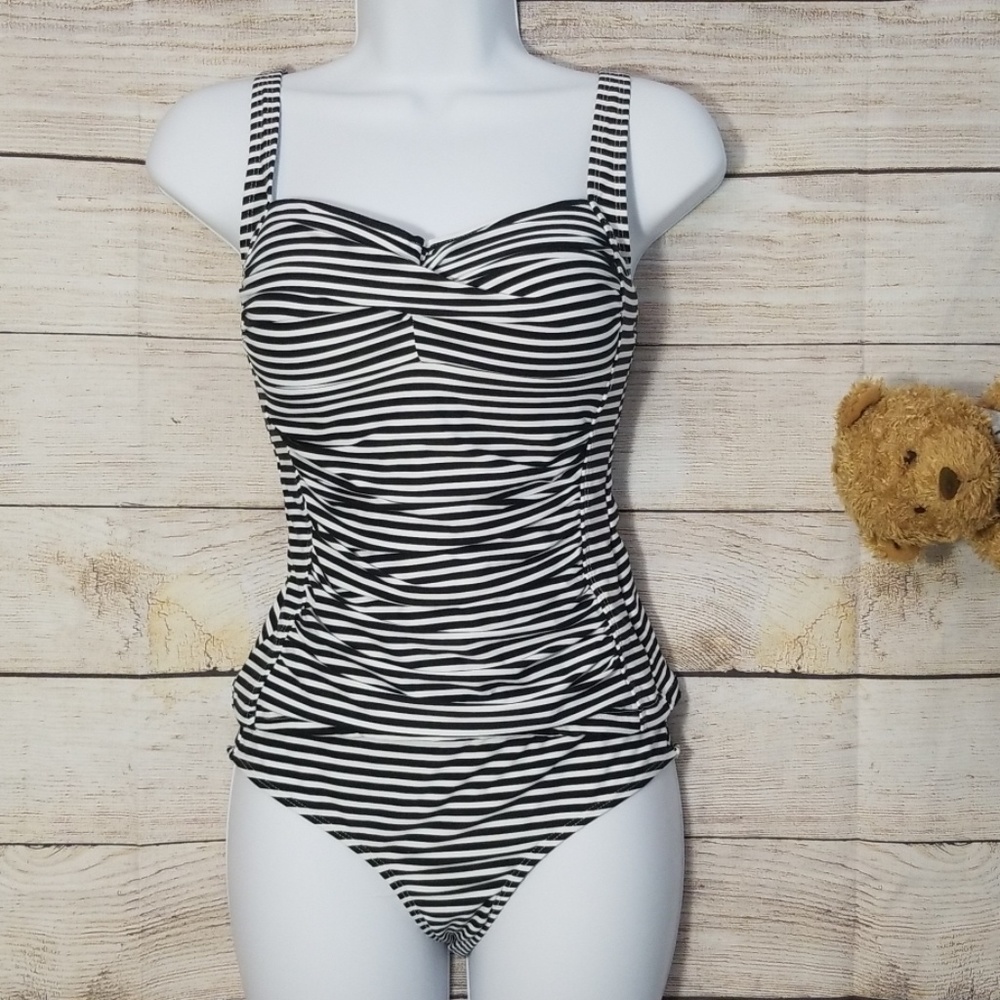 NWOT Nip Tuck Bond Eye 2 PC Black White Sz 4